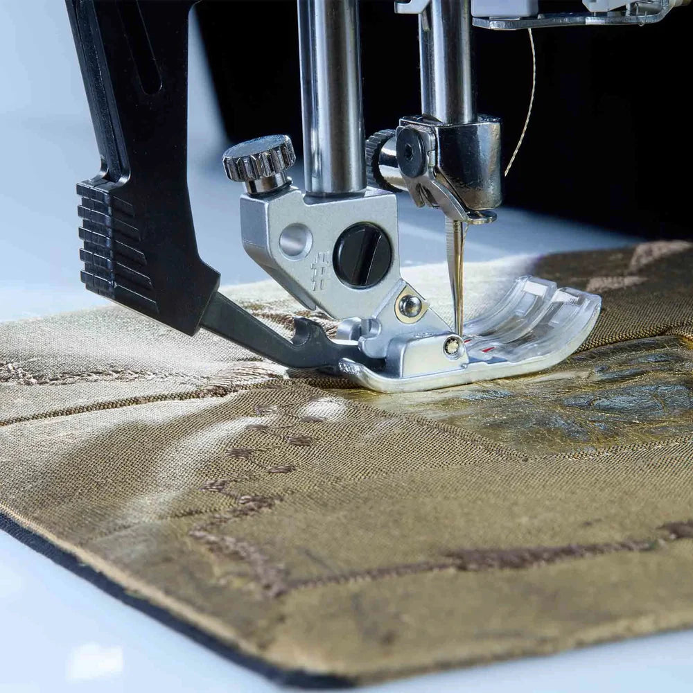 PFAFF® quilt expression™ 725 Sewing Machine - Classroom Machines