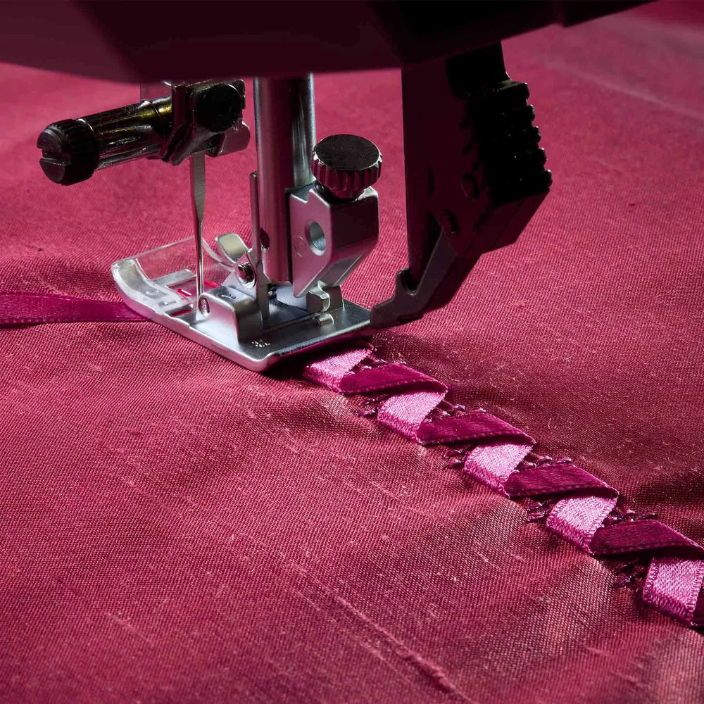 PFAFF® quilt expression™ 725 Sewing Machine - Classroom Machines