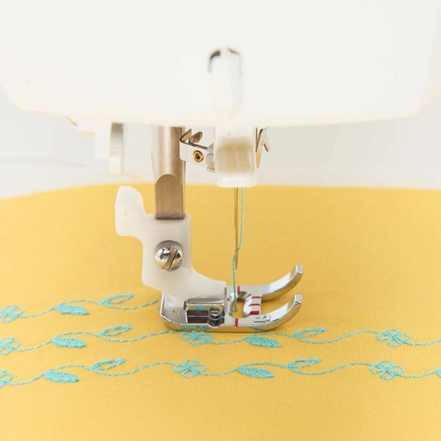 HUSQVARNA® VIKING® ONYX™ 30 Sewing Machine - Free Bundle - Classroom Machine