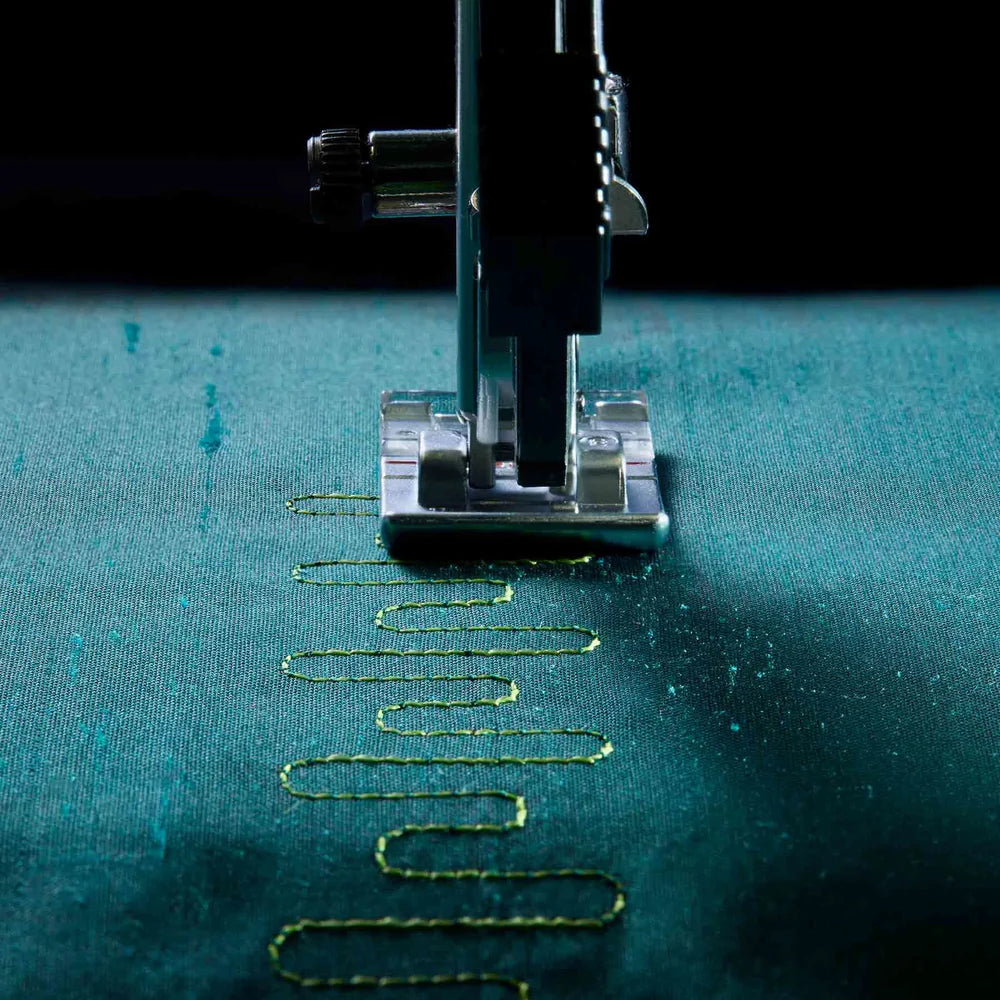 PFAFF® quilt expression™ 725 Sewing Machine - Classroom Machines