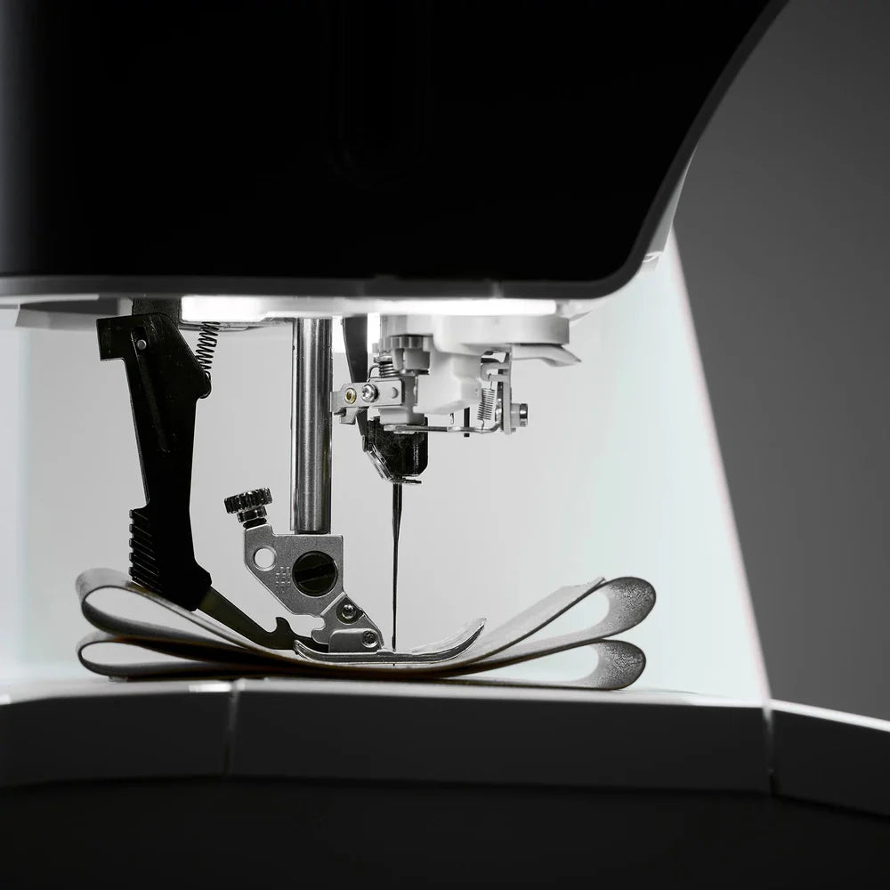 PFAFF® quilt expression™ 725 Sewing Machine - Classroom Machines