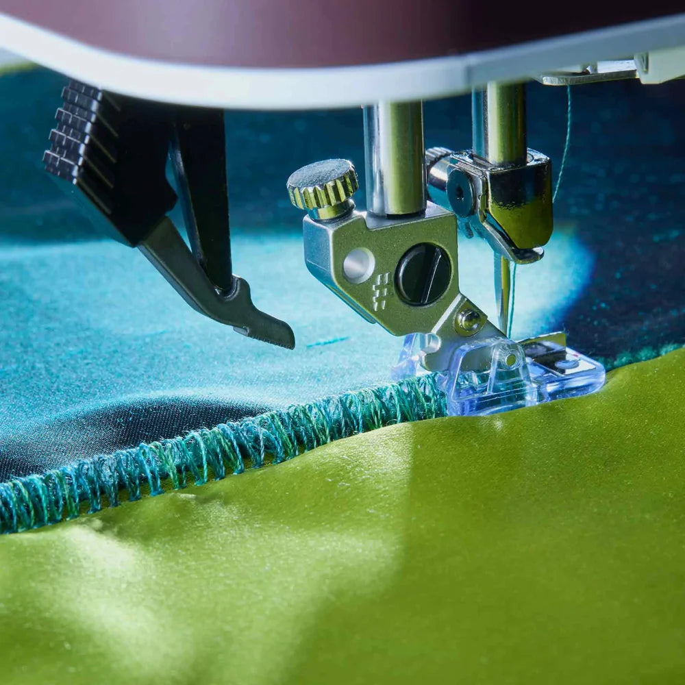 PFAFF® quilt expression™ 725 Sewing Machine - Classroom Machines