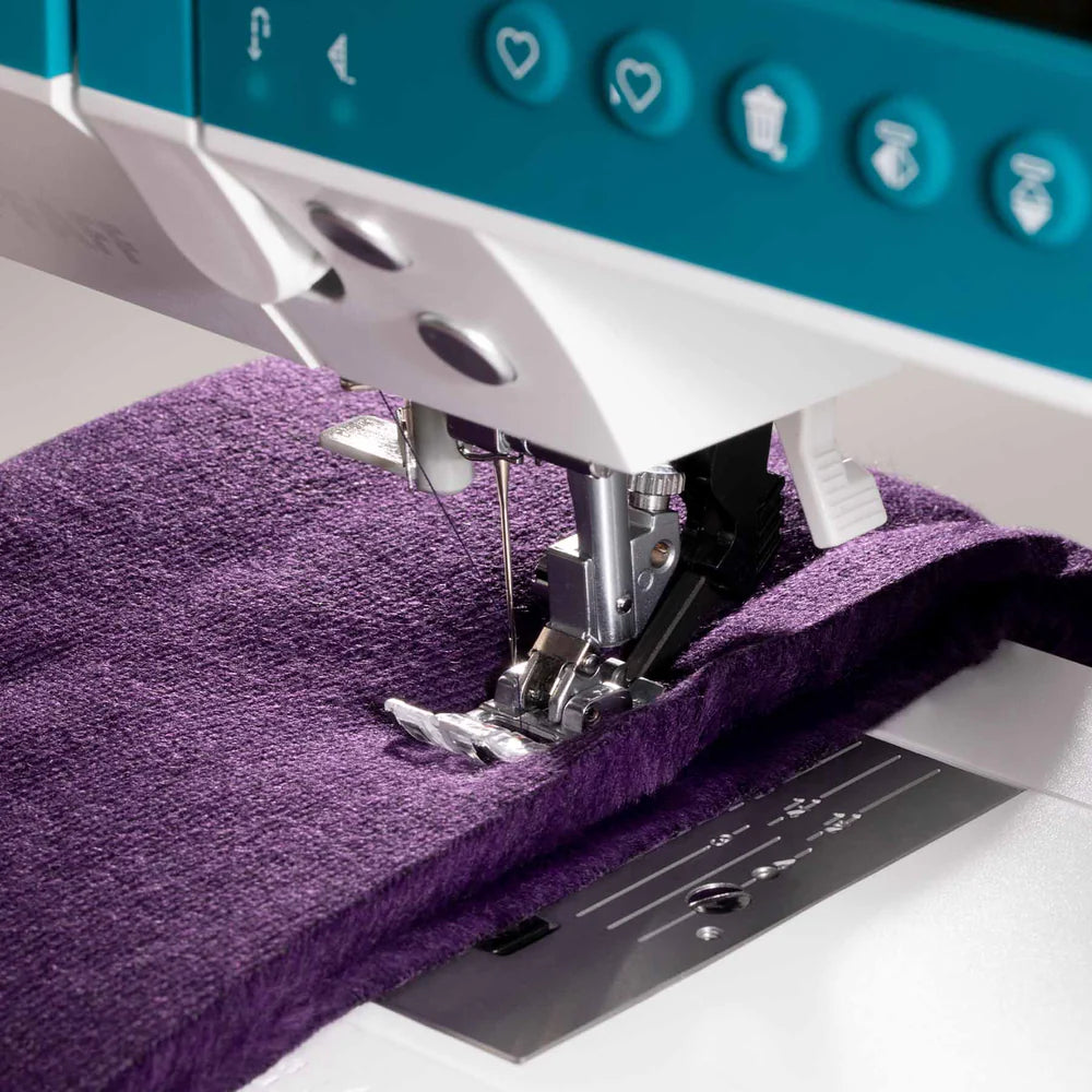 Pfaff Ambition 620 - Floor model